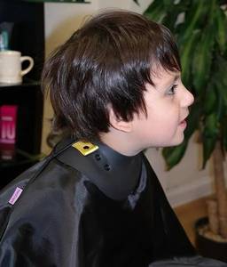 Neocape gyermek galléros hajvágó- és beterítő fekete kendő